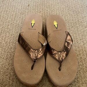 Volatile copper flip flop wedges never worn size 9